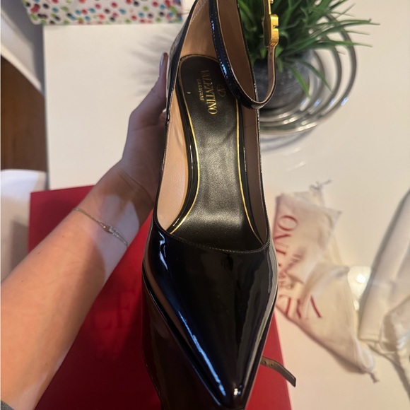 Valentino Garavani Black Tan-Go Patent Leather Platform Pumps - Worn Once (39.5) - Picture 5 of 12